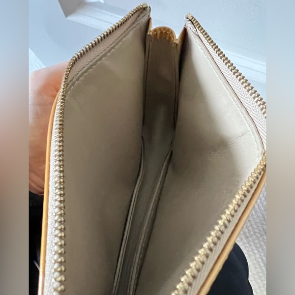 Louis Vuitton Monogram Vernis Lexington Pouchette - Picture 15 of 16